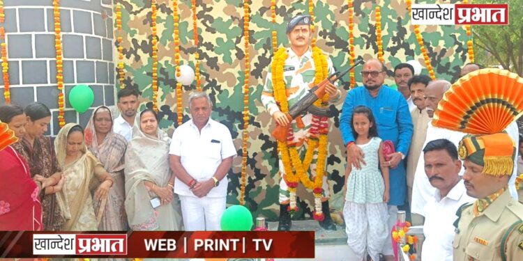 शहीद सुनील पाटील यांच्या पुतळ्याचे घोडगावात अनावरण