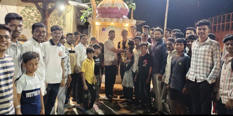 महाजन नगरात अग्निवीर चारुदत्त विसपुतेचे ढोल-ताशांच्या गजरात भव्य स्वागत!