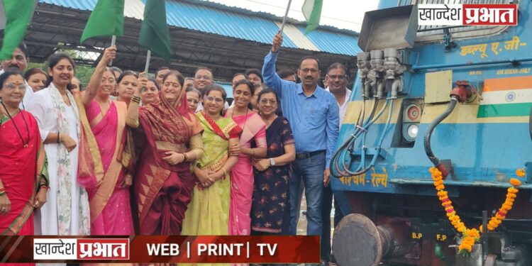 उधना-पंढरपूर आषाढी स्पेशल रेल्वेचे जळगाव लोकसभेत स्वागत