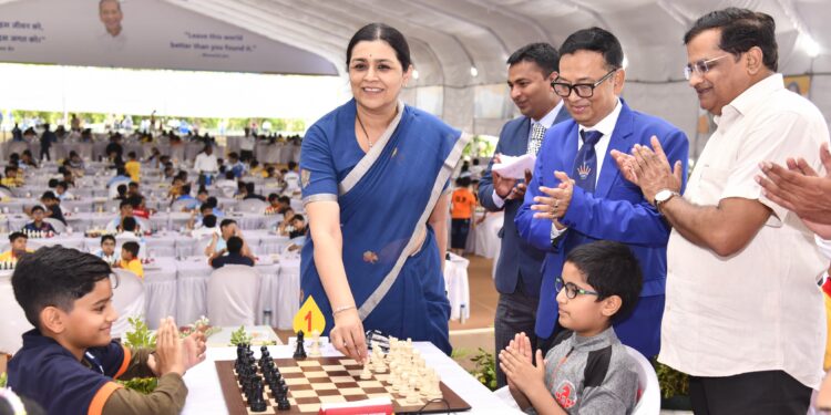 मुलींच्या गटात महाराष्ट्रातील क्रिशा जैनची आघाडी