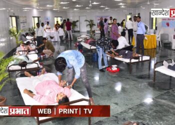 स्व. कांताई जैन यांच्या स्मृतिदिनी जैन इरिगेशनच्या ४४५ कर्मचाऱ्यांचे रक्तदान