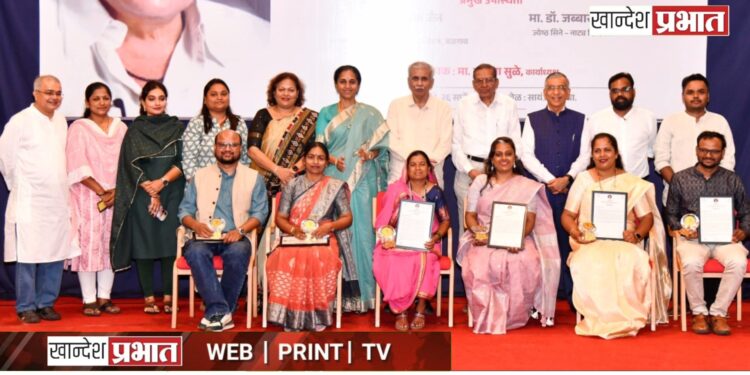 कवी महानोर यांचे साहित्यासह शेती, पाण्यासाठी मोलाचे कार्य – अशोक जैन