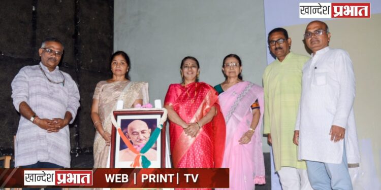 ‘गांधीतीर्थ’तर्फे देशभक्तीपर समूह गीत गायन स्पर्धा उत्साहात संपन्न; १९ संघांचा सहभाग