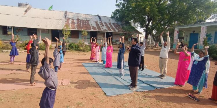 सुपोषित जळगाव उपक्रमांतर्गत जिल्ह्यात सामूहिक सूर्यनमस्काराचे आयोजन