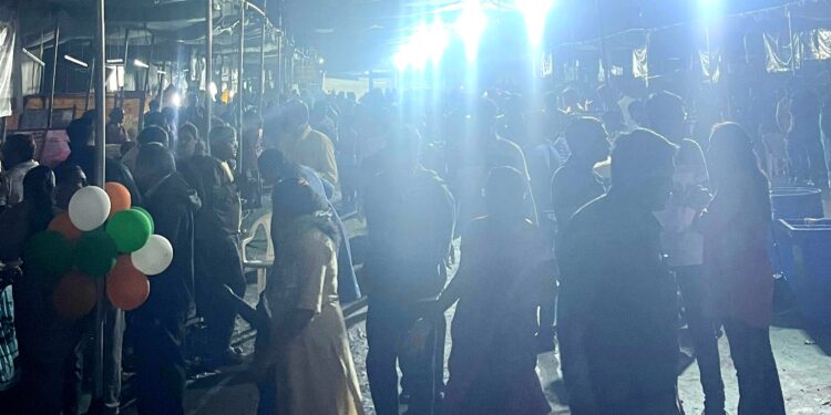 पावसाच्या व्यत्ययानंतरही जळगावकरांची ‘खाऊ गल्ली’वर गर्दी; बहिणाबाई महोत्सवाचा असा झाला समारोप!