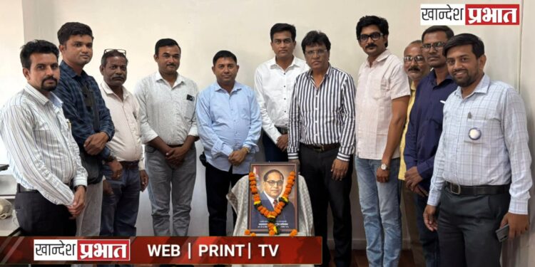 शोषितांचा आवाज बुलंद करणाऱ्या महामानवाला गर्जना महाराष्ट्र ग्रामीण पत्रकार संघातर्फे मानवंदना