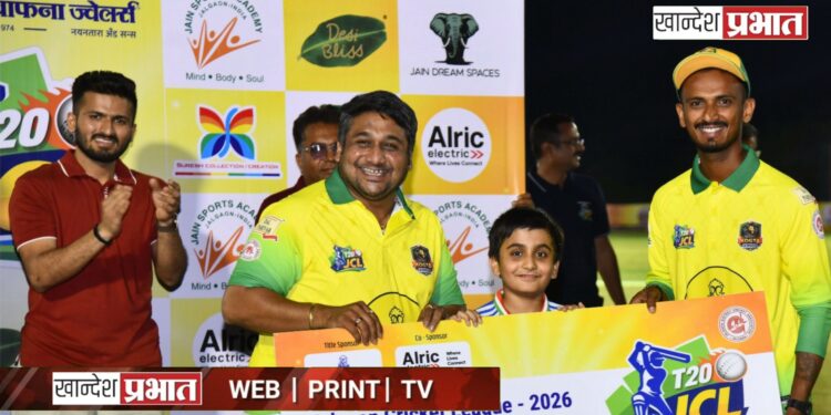 ‘ओम’ च्या धुवांधार शतकाने जळगाव कोगटा ‘किंग’