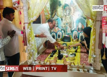 विधान परिषद निवडणूक : महायुतीचे उमेदवार नंदकिशोर महाजन यांनी घेतले तांदळवाडीत ग्रामदैवतांचे आशीर्वाद