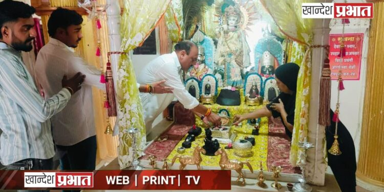 विधान परिषद निवडणूक : महायुतीचे उमेदवार नंदकिशोर महाजन यांनी घेतले तांदळवाडीत ग्रामदैवतांचे आशीर्वाद