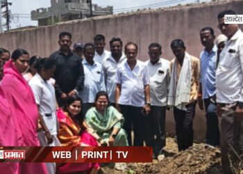भोकर येथे राष्ट्रवादी युवती काँग्रेसच्या जिल्हाध्यक्ष मोनालिका पवार यांच्या पुढाकारातून वृक्षारोपण