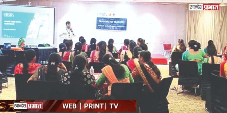 कापूस पिकात पाणी बचतीचे धडे; सेवा फाउंडेशनच्या ४८ गावांतील महिलांना प्रशिक्षण