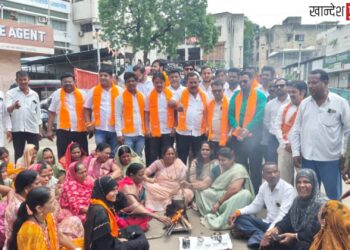जनतेची लूट करून कुठला विकास दाखवताय? शिवसेना जळगाव महानगरतर्फे सरकारचा तीव्र निषेध