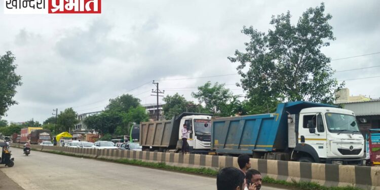 स्वातंत्र्यदिनीच कुसुंब्यात पाण्यासाठी महिलांचा महामार्गावर एल्गार!
