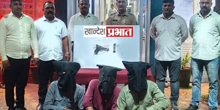 मध्यरात्री घरात घुसले अन् आईला दिली मुलाच्या हत्येची धमकी; तिघे जेरबंद