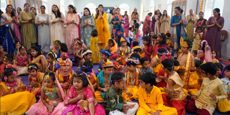 अनुभूतीत जन्माष्टमीचा उत्सव; मातांनी साकारले गोकुळ, शाळा बनली वृंदावन