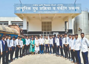 विकास दूध फेडरेशनमध्ये विद्यार्थ्यांनी अनुभवले आधुनिक ऑटोमेशनचे धडे
