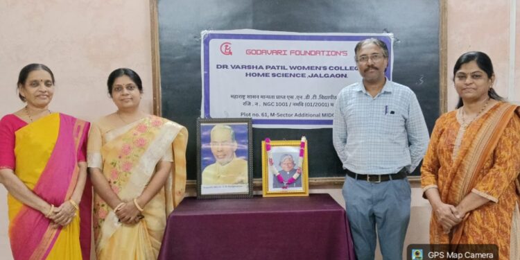 डॉ. वर्षा पाटील वुमन्स कॉलेज ऑफ होम सायन्स महाविद्यालयात वाचन प्रेरणा दिन साजरा