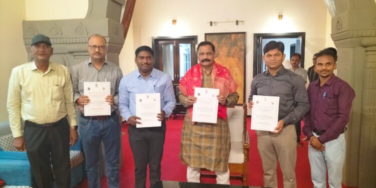 आदिवासी योजनांच्या सामाजिक परिणामांच्या विश्लेषण अहवालाचे आदिवासी विकास मंत्री यांच्या हस्ते प्रकाशन