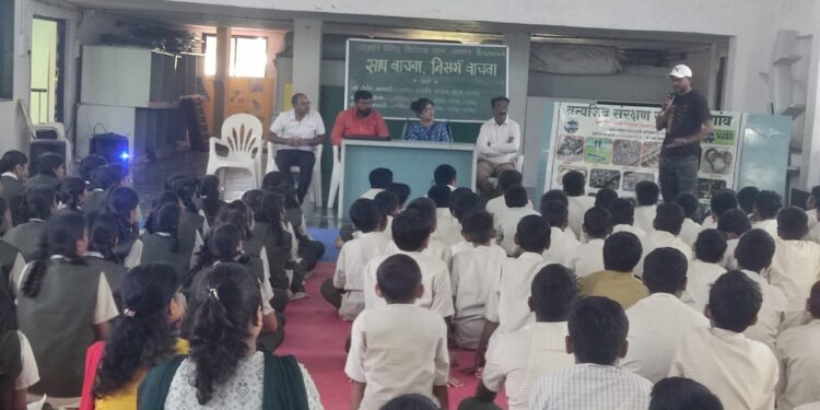 अनुभूती इंग्लीश मिडीयम स्कूलमध्ये वन्यजीव सप्ताहानिमित्त ‘साप वाचवा, निसर्ग वाचवा’चा जागर