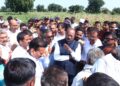महसूल मंत्री यांचा बांधावर शेतकऱ्यांशी थेट संवाद