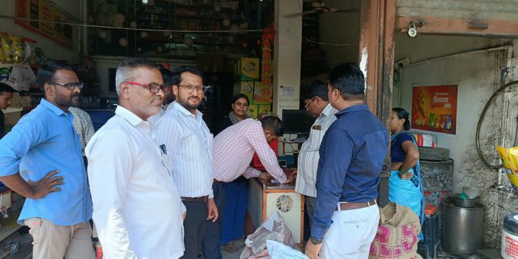 वरणगावात प्लास्टिकविरोधी धडक मोहीम; २५ किलो प्लास्टिक जप्त, ३५ हजारांचा दंड वसूल