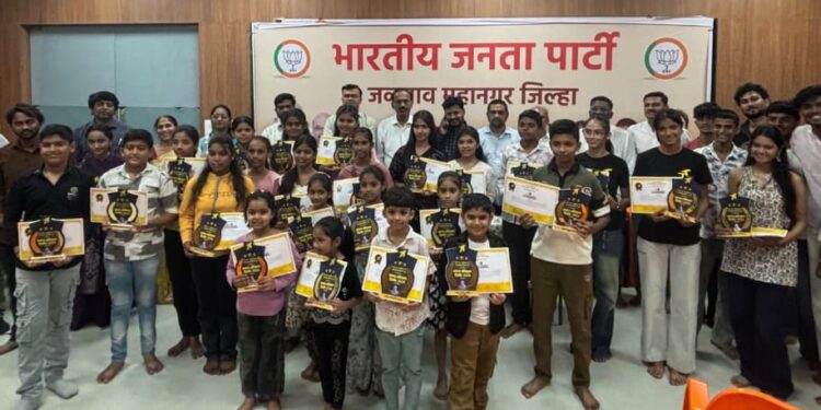 सेवा संकल्प अभियानांतर्गत बालकलावंतांचा पालकांसह गौरव