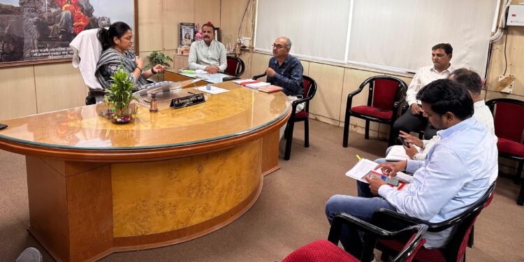 नागरिकांच्या तक्रारींचे त्वरित निवारण करून रस्त्यांच्या समस्या सोडवण्याबाबत महापौरांच्या सूचना