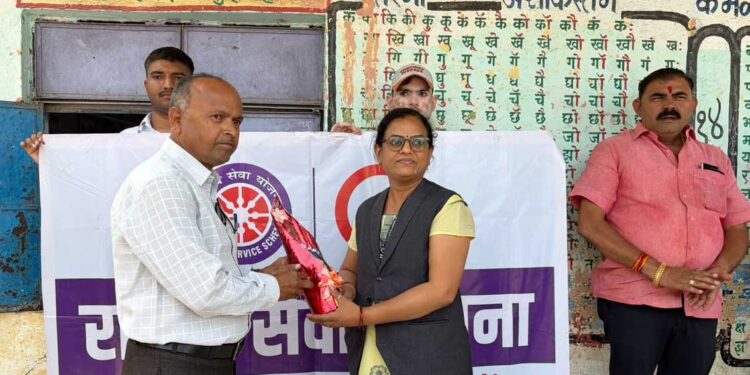 मण्यारखेडा शाळेत गोदावरी आयएमआरतर्फे हात धुण्याबाबत जनजागृती