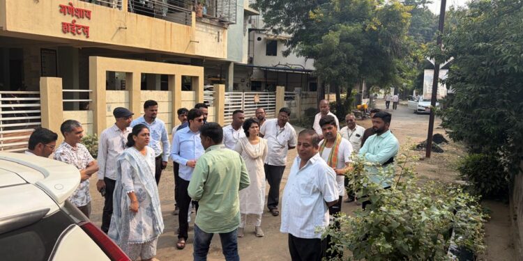 धूळखात पडलेली वाहने हटविण्याचे आदेश; गटारींच्या सफाईसाठी महापौरांचे कडक निर्देश