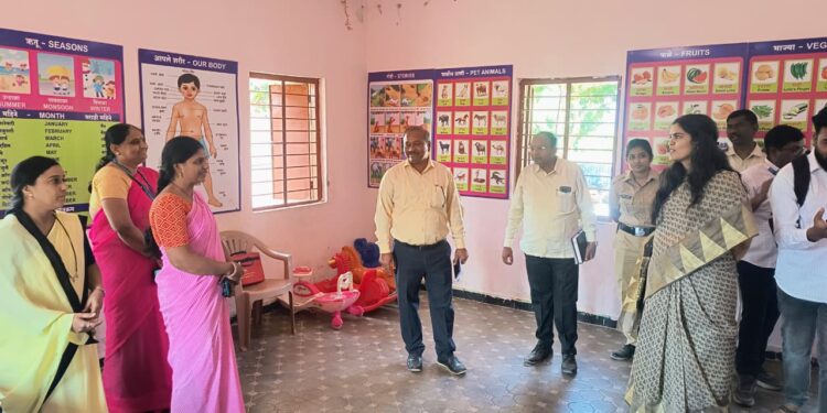 एरंडोल व धरणगाव तालुक्यांत सीइओ करिश्मा नायर यांचा क्षेत्रीय दौरा