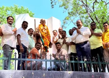 कंजरभाट समाज युवा फाउंडेशनतर्फे राष्ट्रपिता महात्मा गांधींना अभिवादन